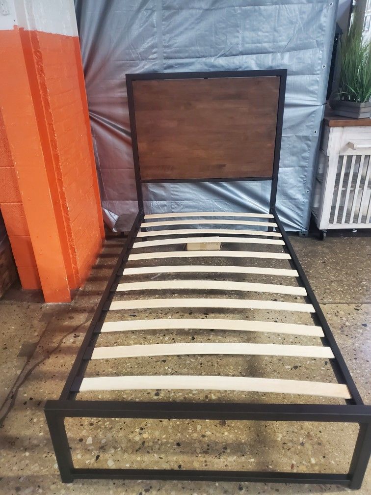 Twin Platform Rustic Bed With Wood And Metal Head Board(New)