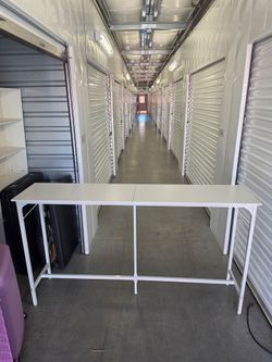 6' desk with 2 adjustable height white stools