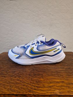 Nike Cosmic Runner GS Athletic Running Shoes
Boy's Size 6Y