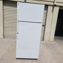 G/E White Refrigerator 