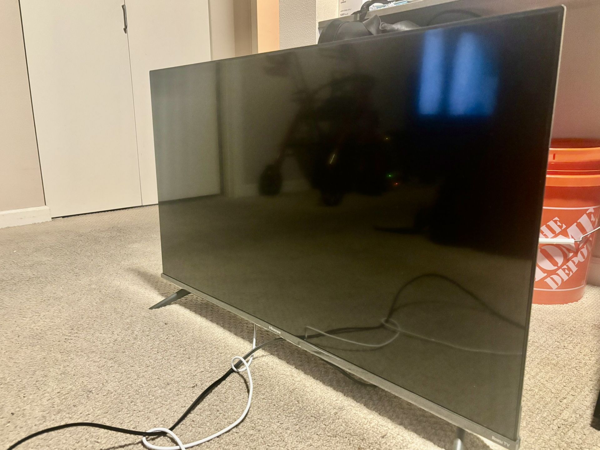 Hisense Tv 40” Inch