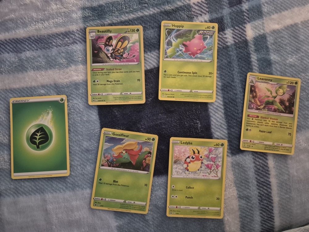 6 Grass Type Pokémon Cards
