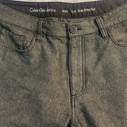 Calvin Klein Men’s Size 32 W X 30 L Slim Straight Jeans