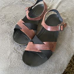 Keen Sandals Women’s 9