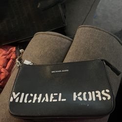 Micheal Kors Wristlet 