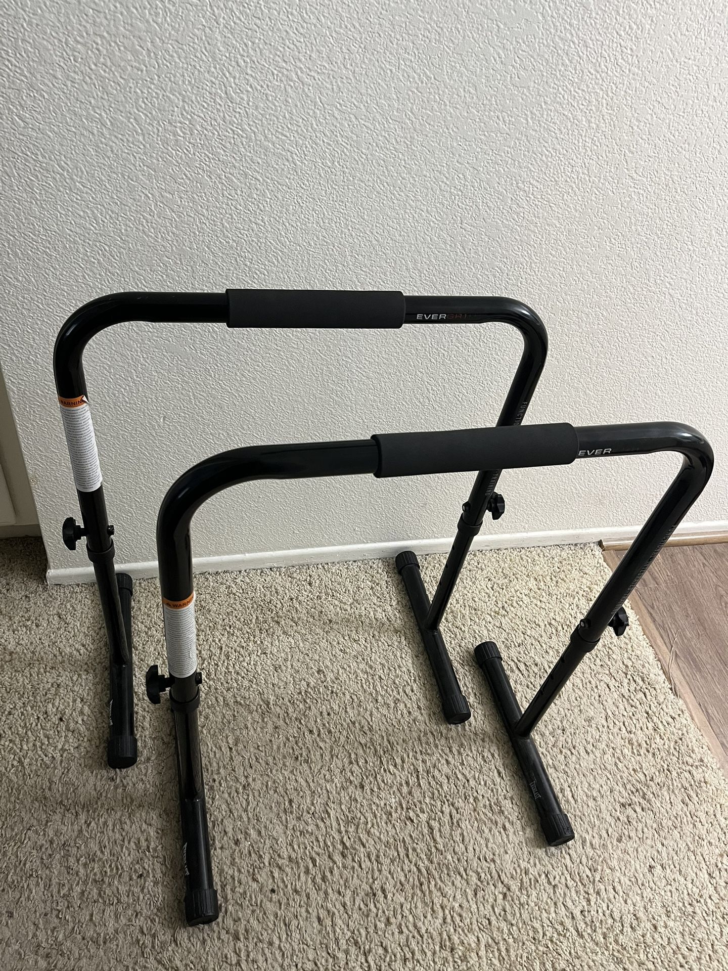 Everlast Adjustable Multi Training Dip Bars for Sale in Santa