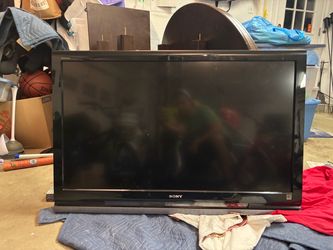 Sony Bravia KDL-46V4100 46" LCD TV: Mount Included