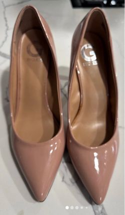 Guess pumps