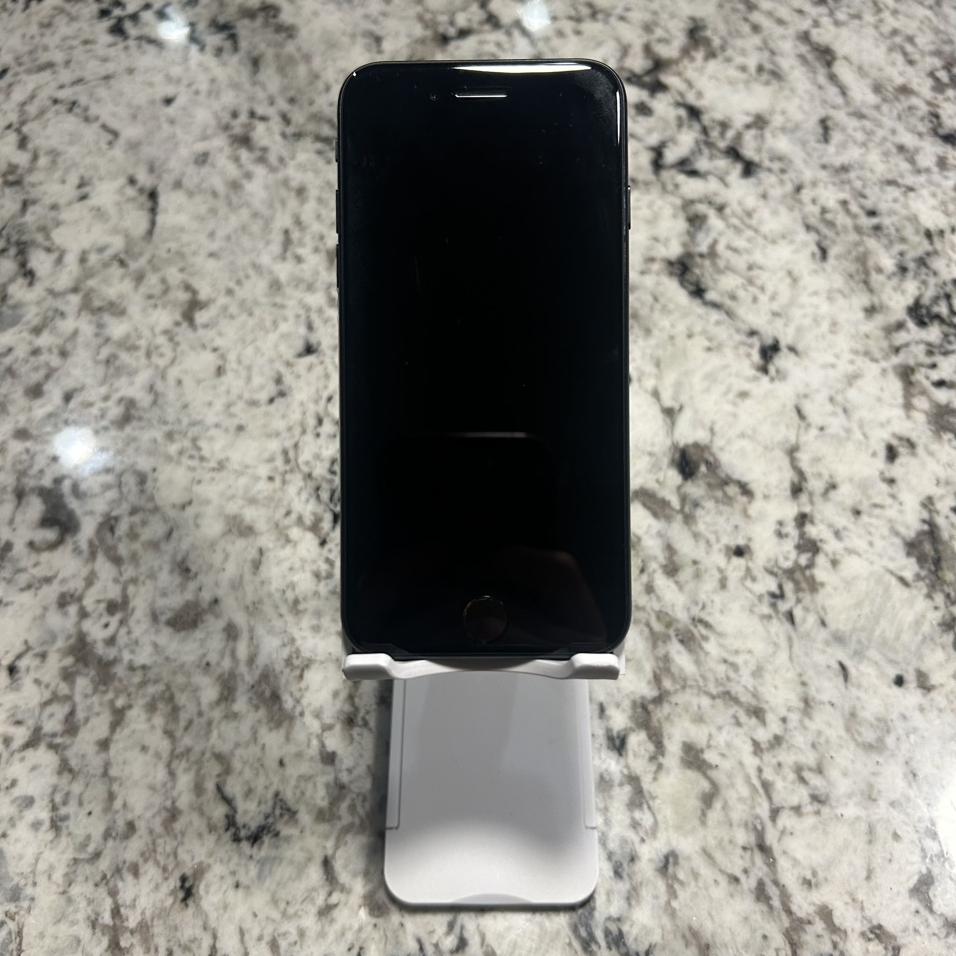 Apple iPhone Se (3rd Gen) Black 64gb Fully Unlocked With Warranty