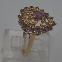 10KT YELLOW GOLD RING 3.5 GRAMS WITH RUBIES SIZE 8. MINT . 883140-1. 