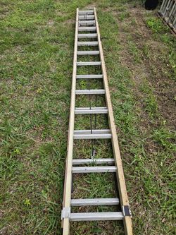 Werner Fiberglass Extension Ladder 28 Ft