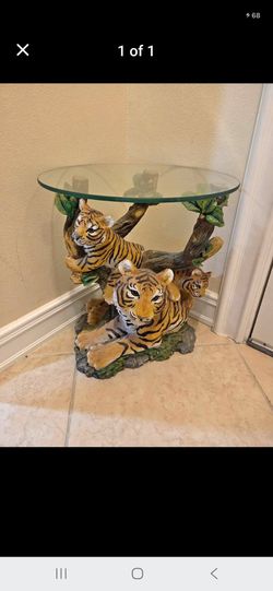 Tiger statue