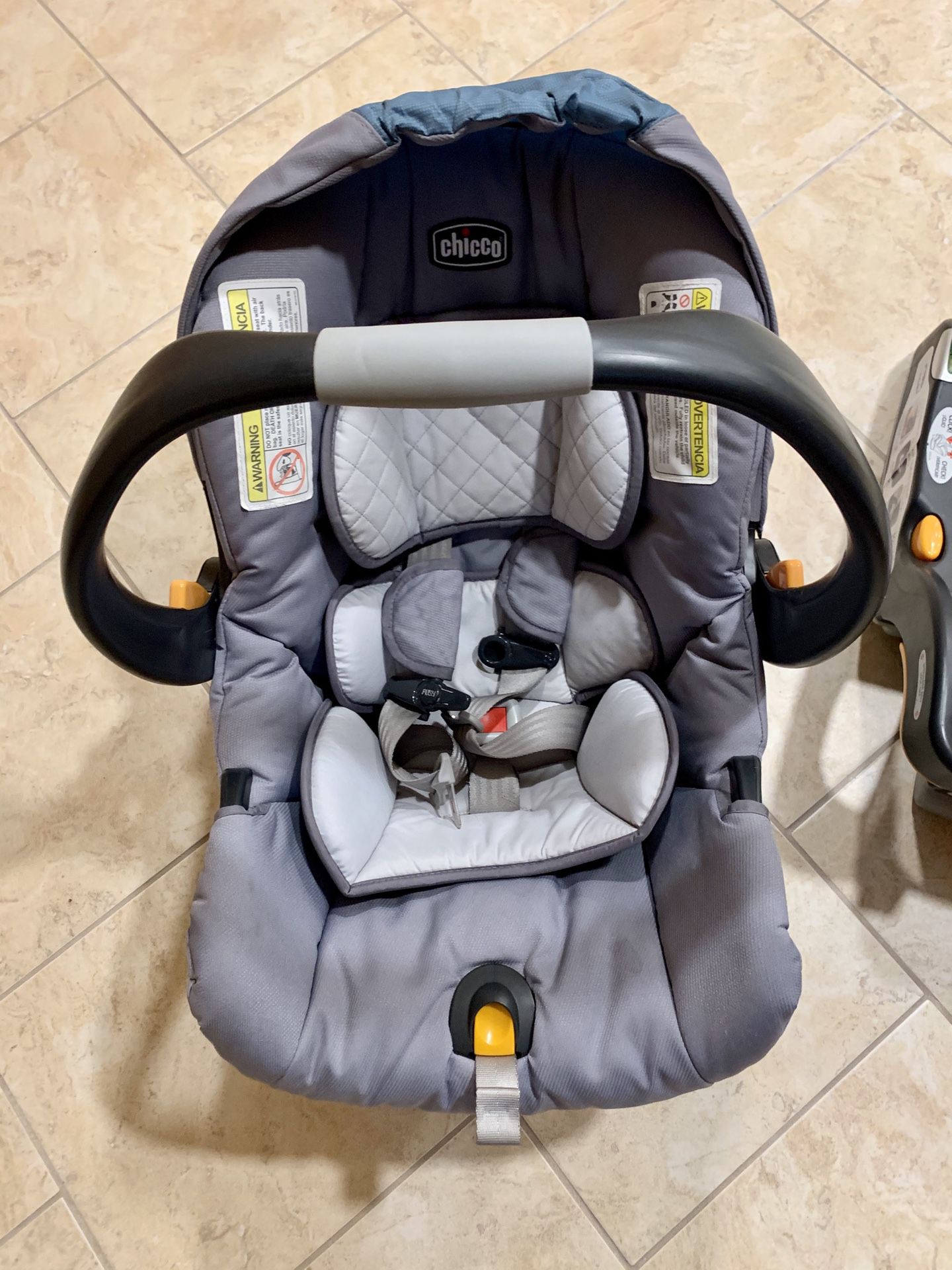 Chicco Keyfit 30 infant car seat and 3 bases