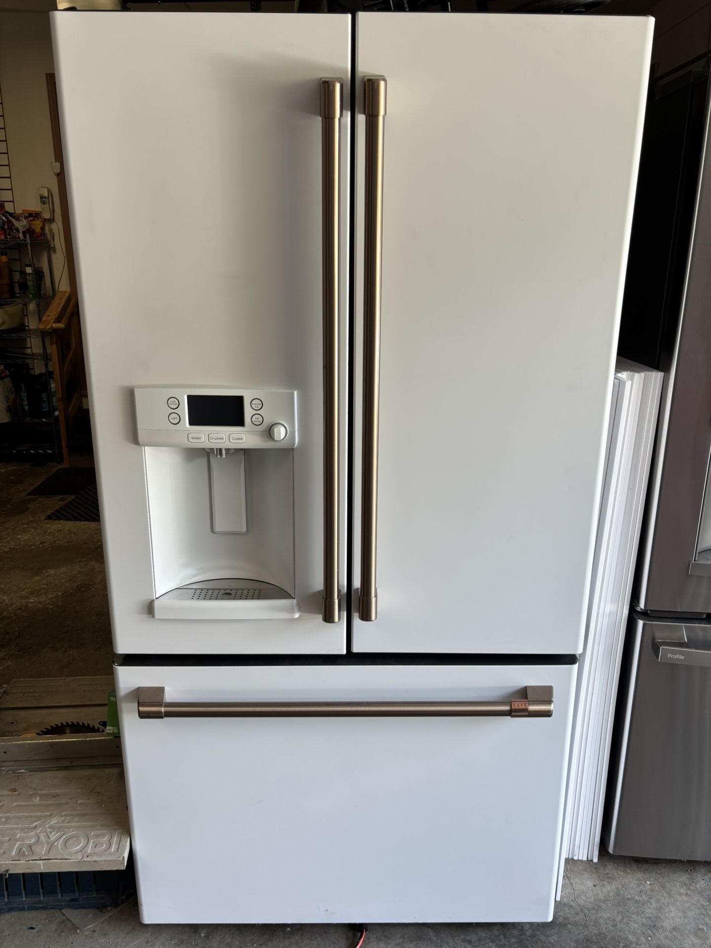 GE Refrigerator Working Good