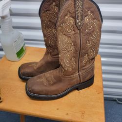 Womens cowgirl Western boots size 7.5