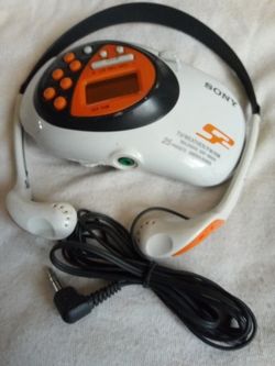 SONY RADIO DIGITAL SPORTS FM-AM MEGABASS HEADPHONES ORIGINAL