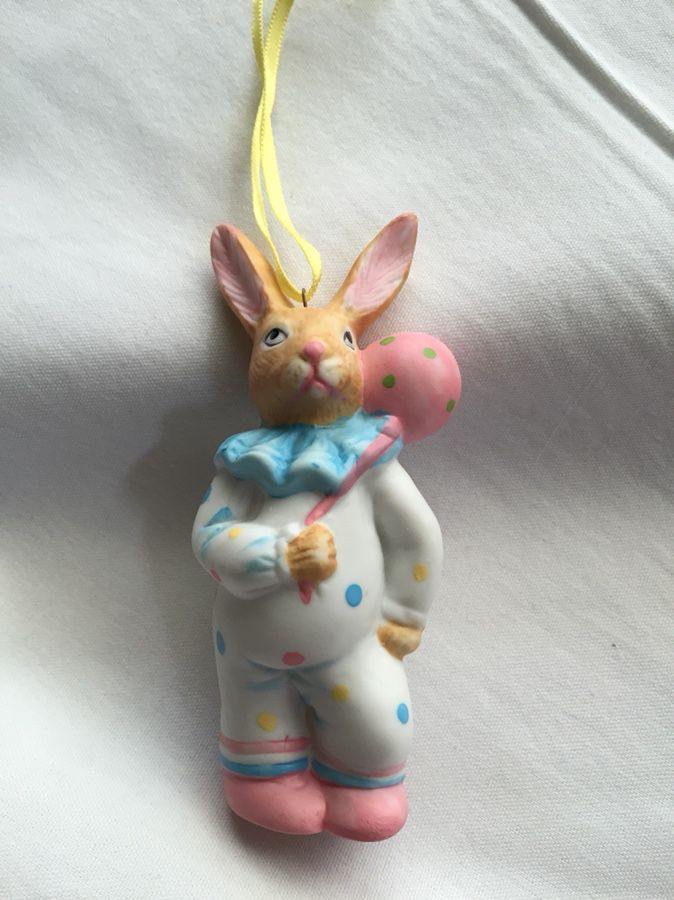 Easter rabbit with pink balloon ornament