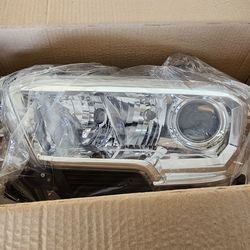 Mint Condition Used OEM 2016-2023 Toyota Tacoma Halogen Headlights – Direct Fit, Clean Lenses – $130–Each OBO OC Pickup