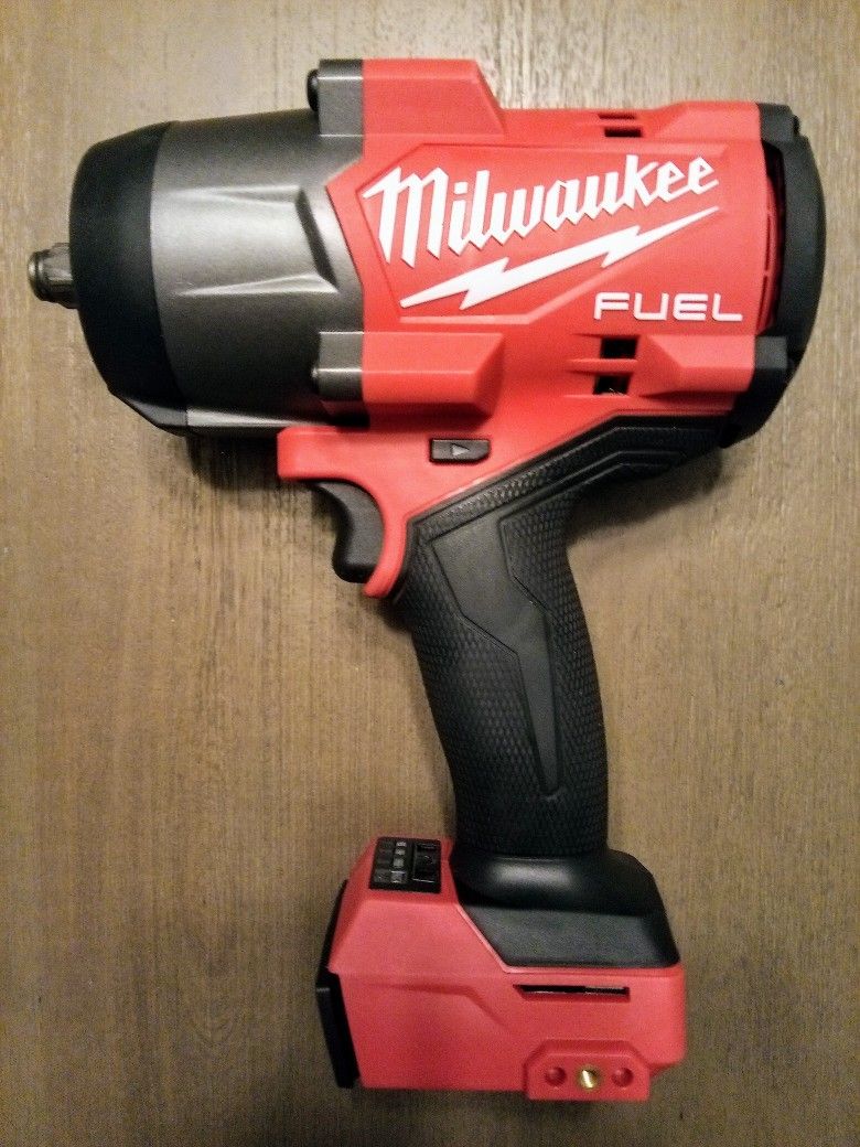 Milwaukee M18 Fuel 1/2" High Torque Impact Wrench w/ Friction Ring