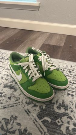 Nike Dunks chlorophyll green