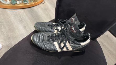 Men’s soccer cleats. Size 10