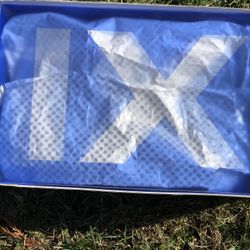 Air Jordan 11 Retro Legend Blue