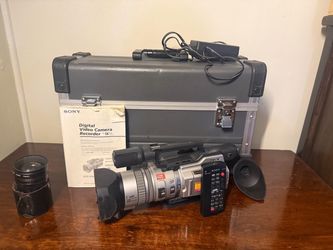 SONY DCR-VX2000 w/ Accessories and Case