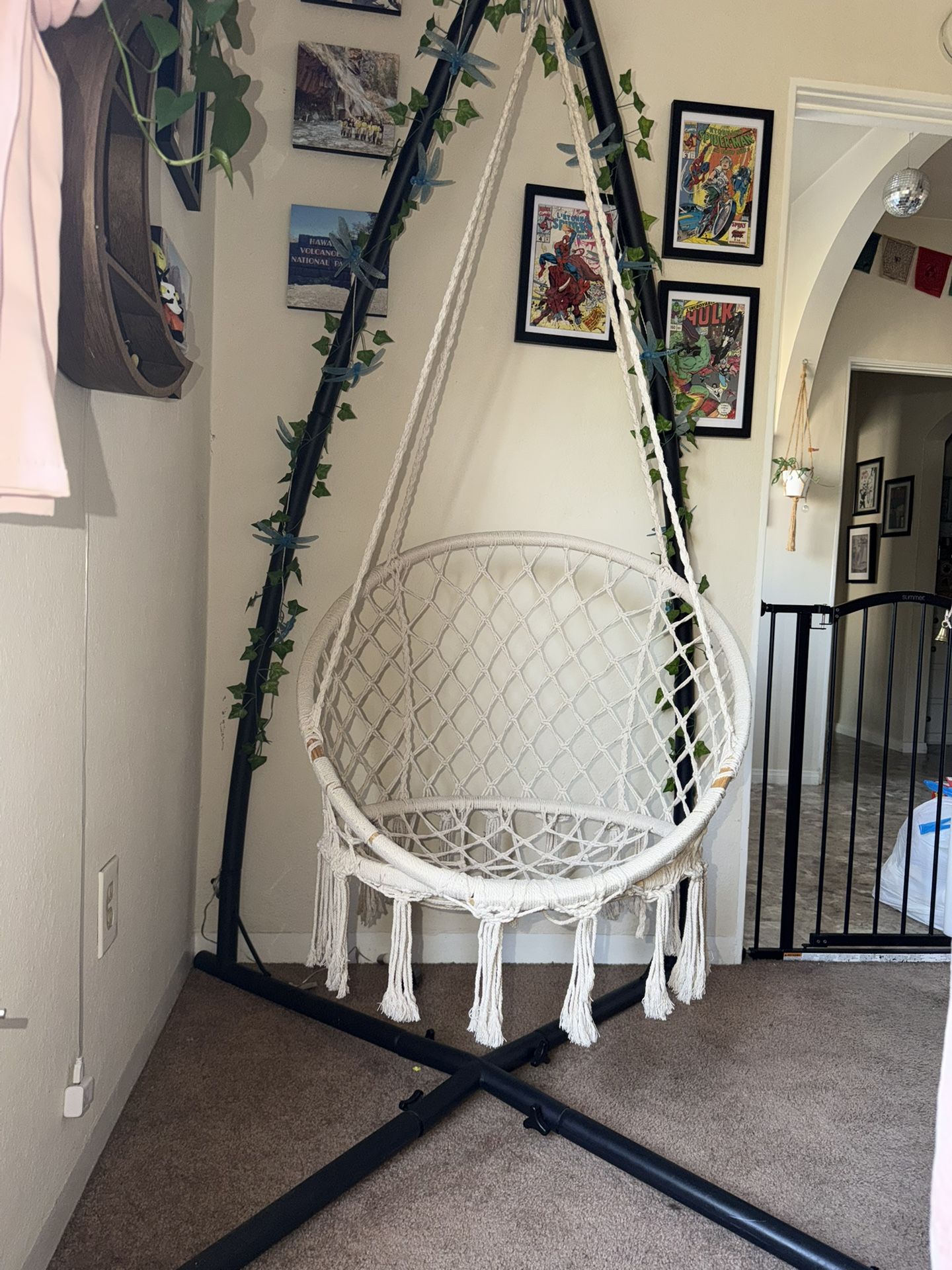Knit Swing And Stand