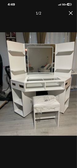 Corner white vanity desk station, no adapter plug for mirror lights
