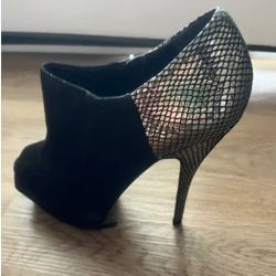 ALDO SILVER BLACK HIGH HEELS  Size 7