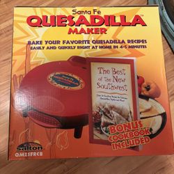 Quesadilla Maker By Salton. Located in Murray cash/Venmo. Fcfs or hold with Venmo