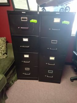 Lot 2 used cabinet files 4 drawers with keys