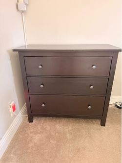 3 drawer wood dresser