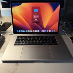 2019 15” MacBook Pro Core i7 16GB Ram 256SSD! We offer financing!