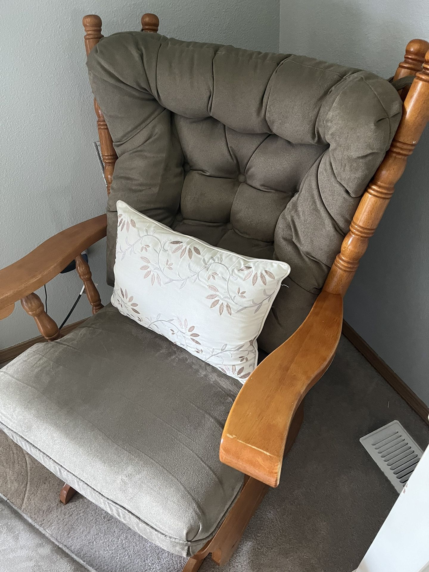 Rocking chair With Pedestal 