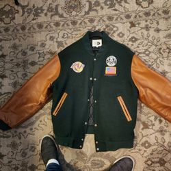 Very nice, comfy, warm and thick jacket with leather sleeves-XL men's Size