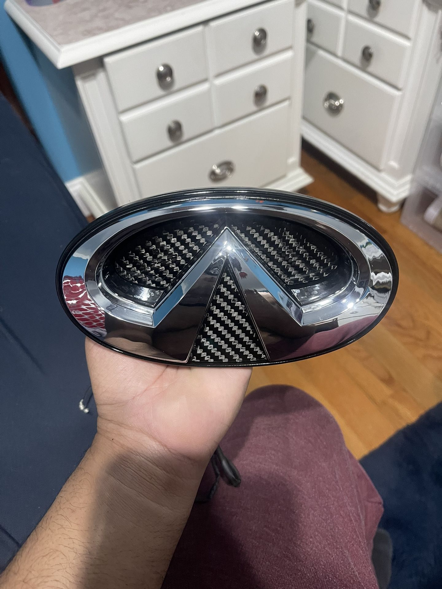 2014-2017 Infiniti Q50 Light Up Emblem