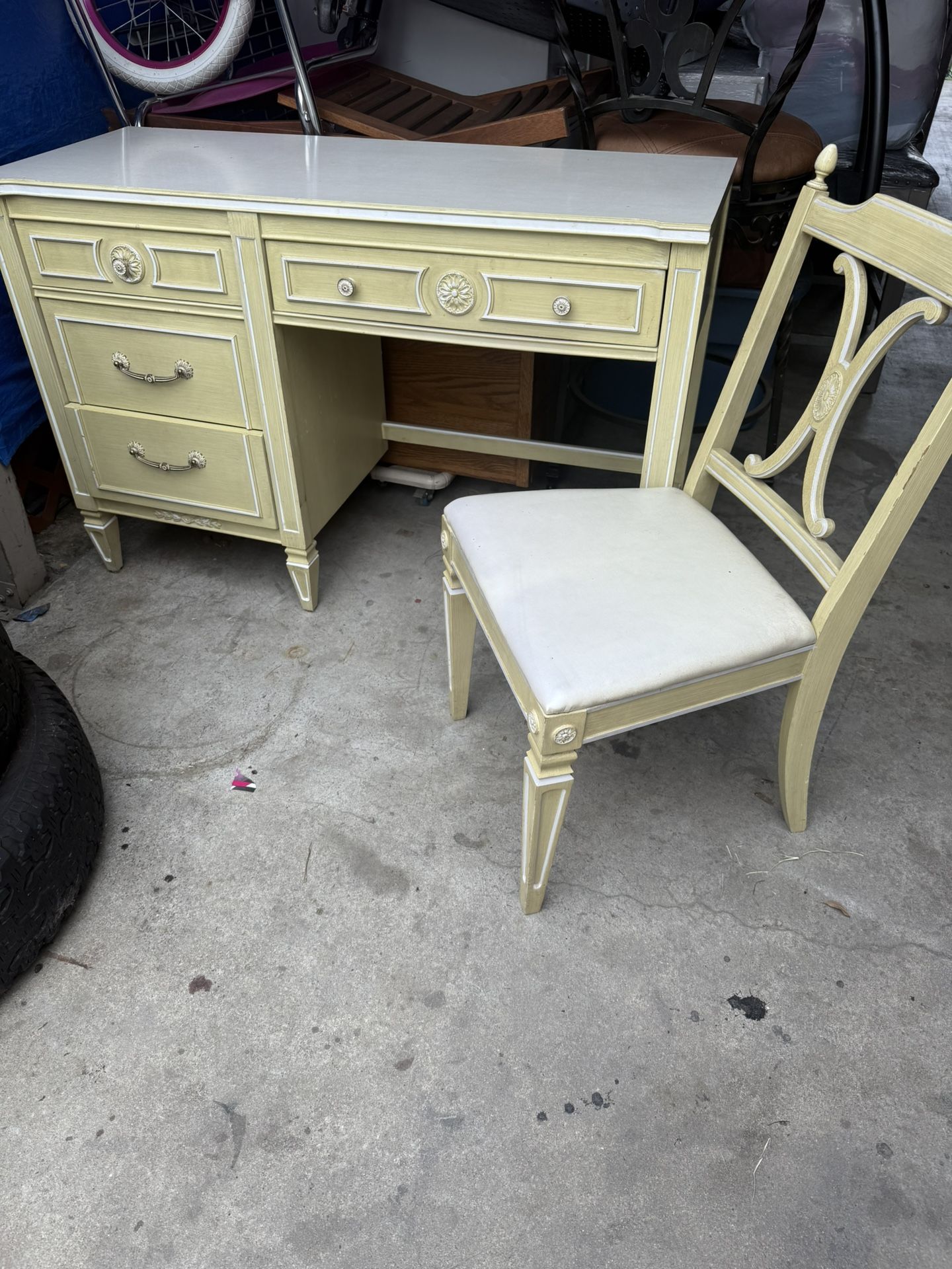 ANTIQUE ( THOMASVILLE ) DESK WITH CHAIRVERY GOOD CONDITION