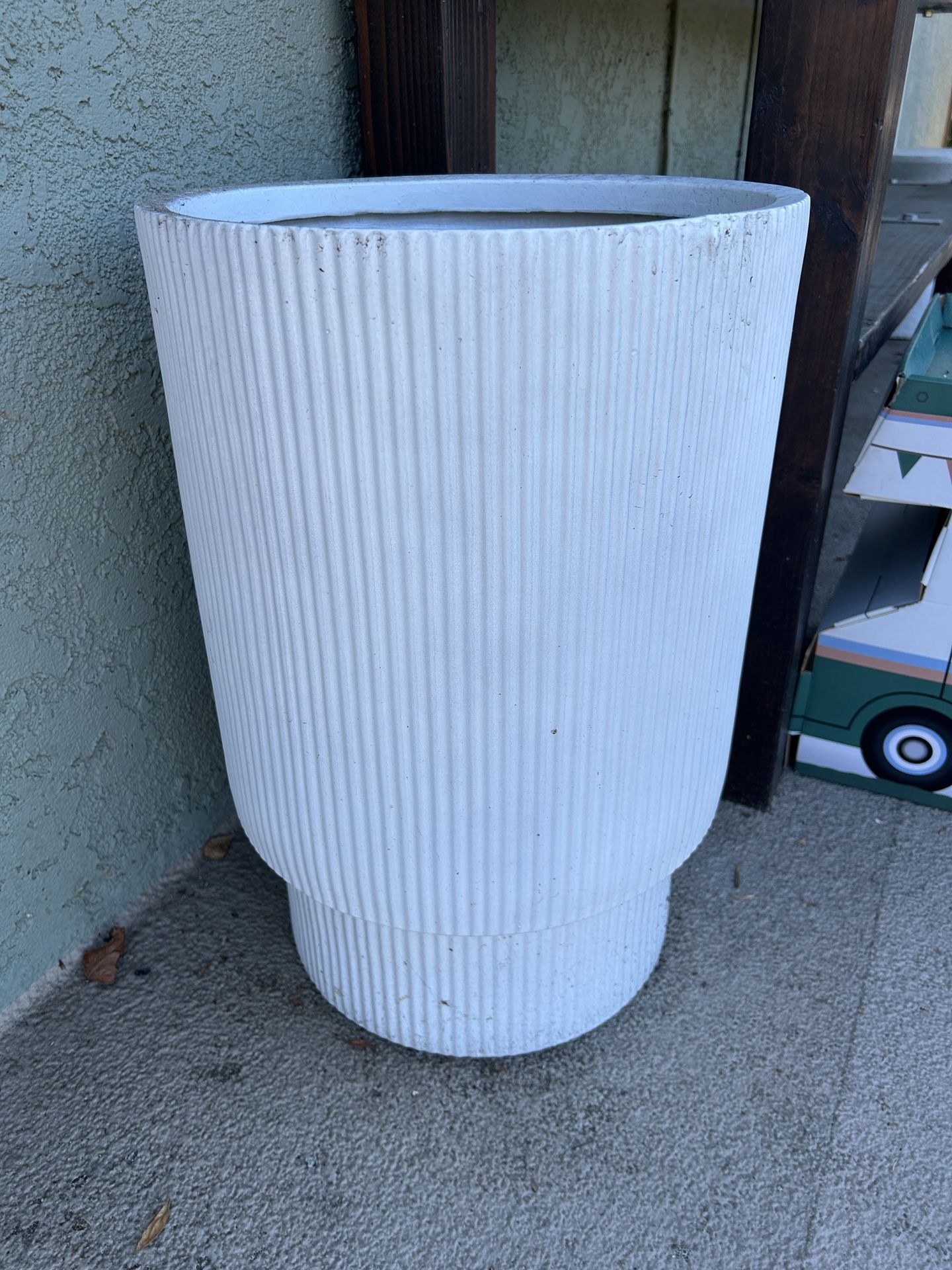 Fluted Large Pot