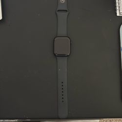 📱 Apple Watch Series 7 – 45mm | Good Condition | Charger Included