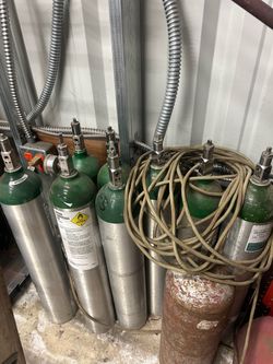 Oxygen compressed usp un1072 tank