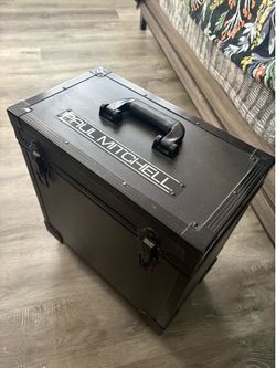 Rolling cosmetology kit storage case