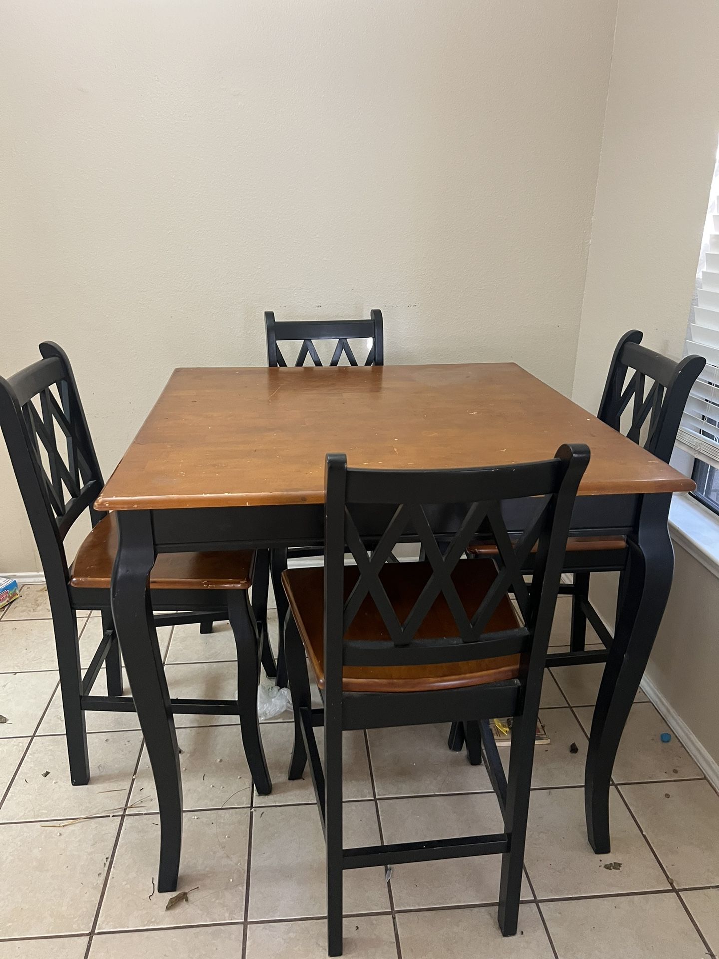 Dining Table & 4 Chairs
