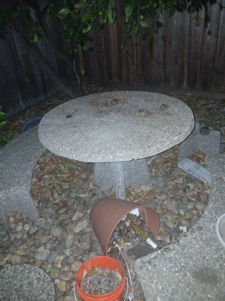 Rock Pebble Yard Table