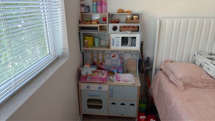 Play kitchen