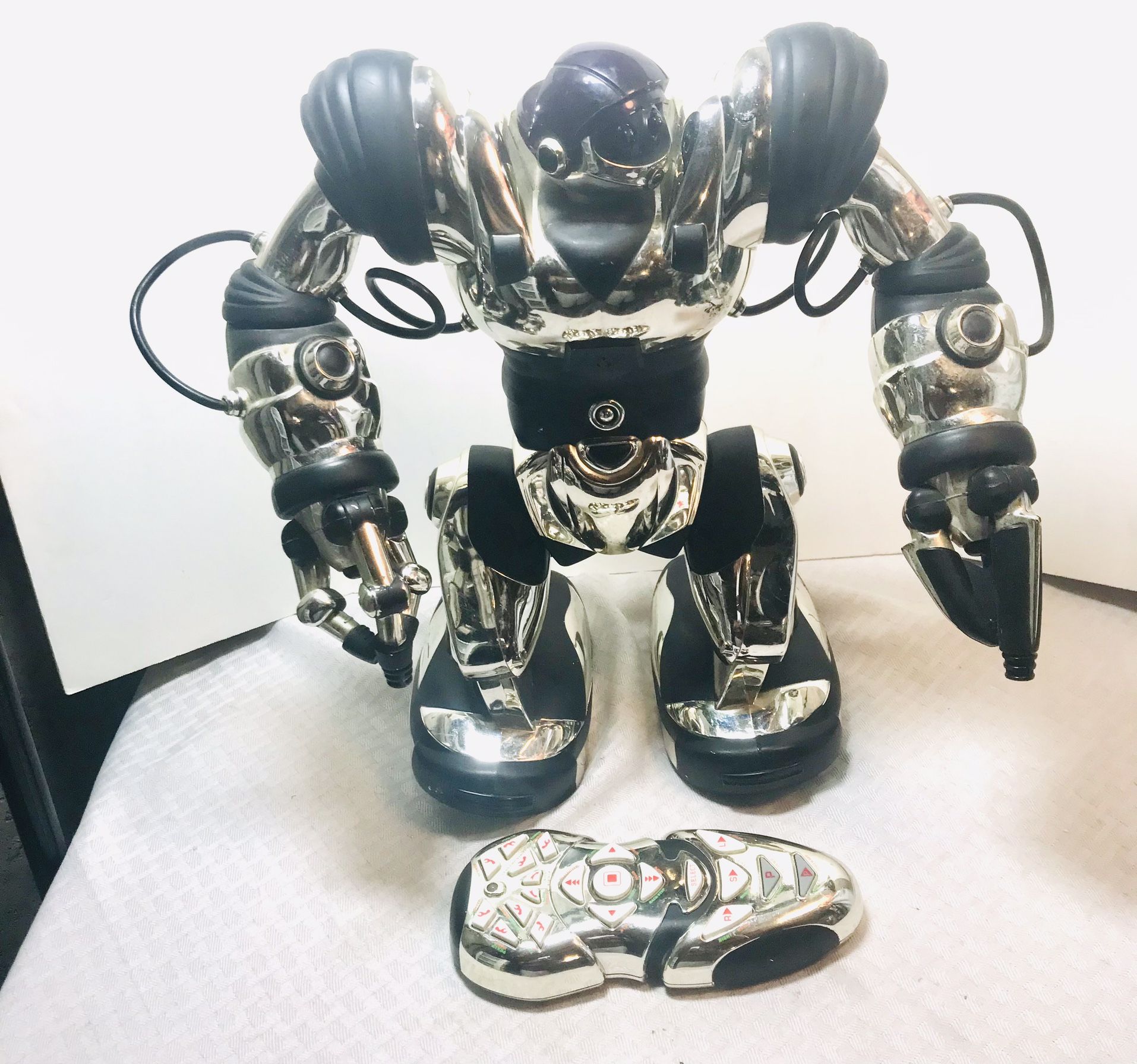 Rare 2004 WowWee Chrome 14” Robot w/Remote