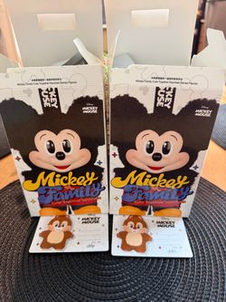 Mickey Family pop mart