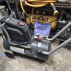 $159 Husky 8gal 135 Psi Hot Dog Air Compressor 