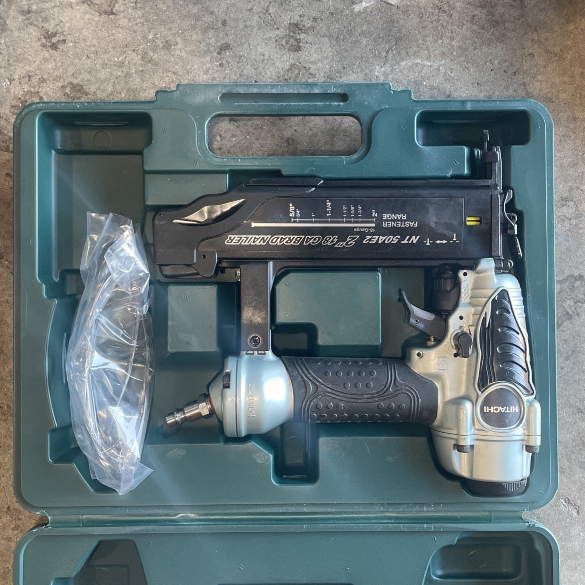 Hitachi NT50AE2 18-Gauge 5/8-Inch to 2-Inch Brad Nailer