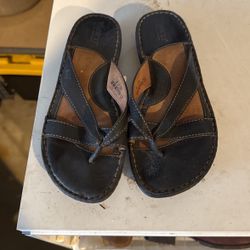 Born Sandals Size 8